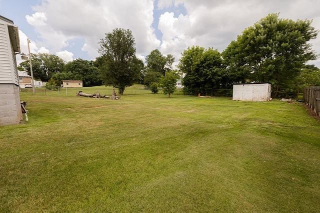 305 W Bronson St, Sparta, TN 38583