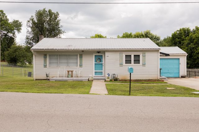 305 W Bronson St, Sparta, TN 38583