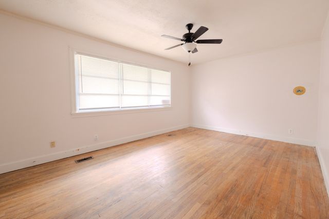 305 W Bronson St, Sparta, TN 38583