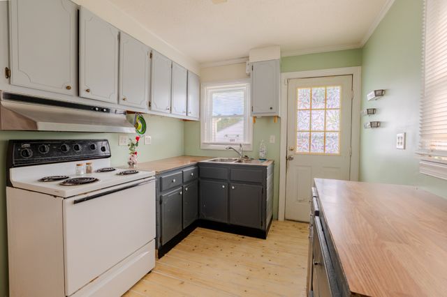 305 W Bronson St, Sparta, TN 38583