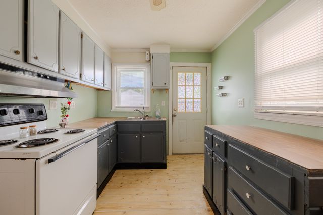 305 W Bronson St, Sparta, TN 38583