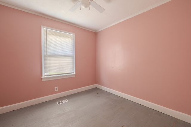 305 W Bronson St, Sparta, TN 38583