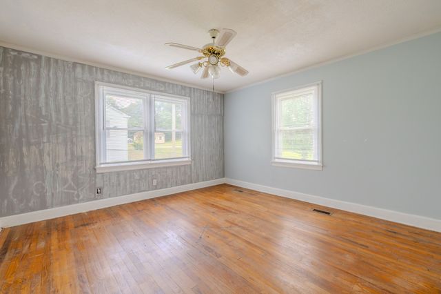 305 W Bronson St, Sparta, TN 38583