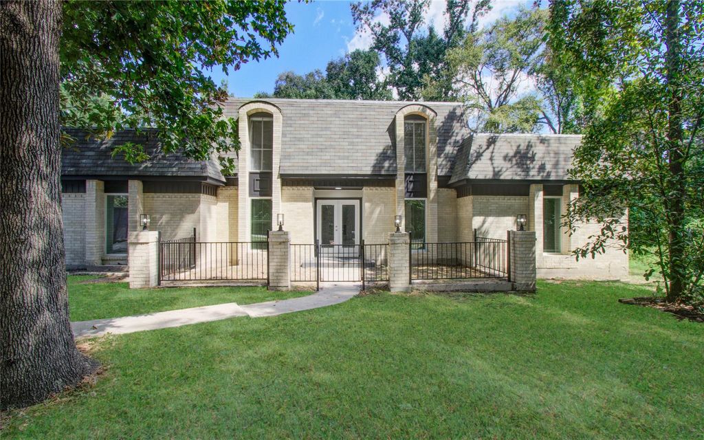 619 River Plantation Drive, Conroe, TX 77302