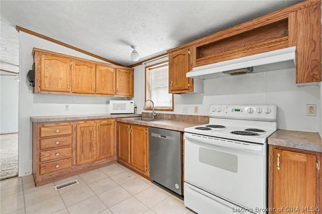 8390 Beech Street SE, Elizabeth, IN 47117