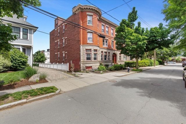 9 Verndale Street 2, Brookline, MA 02446