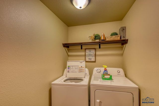 21184 GILDED MOUNTAIN RD, Lead, SD 57754