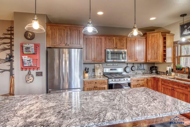 21184 GILDED MOUNTAIN RD, Lead, SD 57754