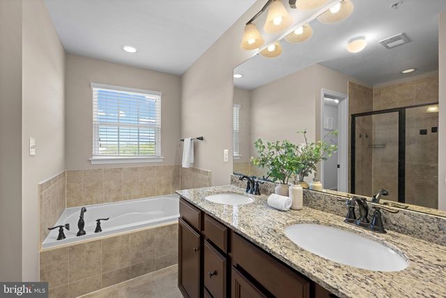 18317 CHELSEA KNOLLS DR, Mount Airy, MD 21771