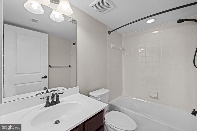 18317 CHELSEA KNOLLS DR, Mount Airy, MD 21771