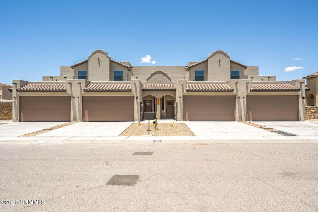 1323 Mission Nuevo Drive, Las Cruces, NM 88011