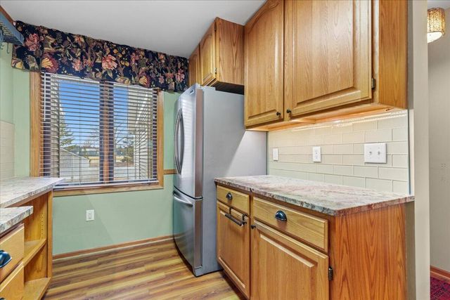 986 Oconomowoc PARKWAY, Oconomowoc, WI 53066