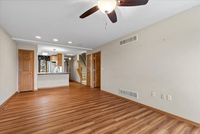 986 Oconomowoc PARKWAY, Oconomowoc, WI 53066