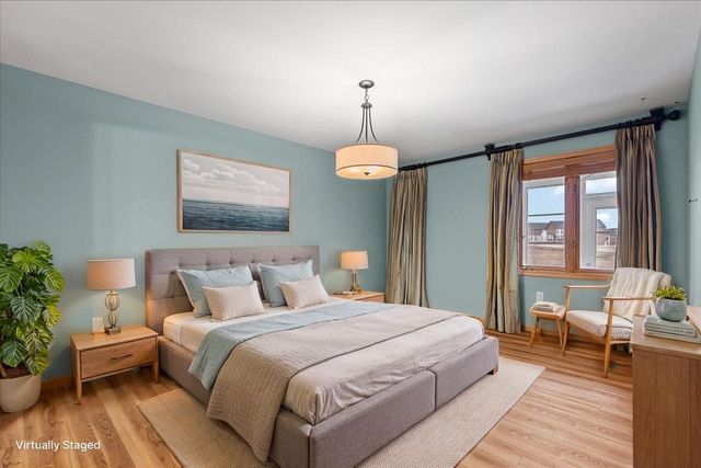 986 Oconomowoc PARKWAY, Oconomowoc, WI 53066