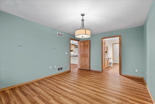 986 Oconomowoc PARKWAY, Oconomowoc, WI 53066