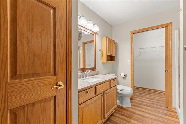 986 Oconomowoc PARKWAY, Oconomowoc, WI 53066