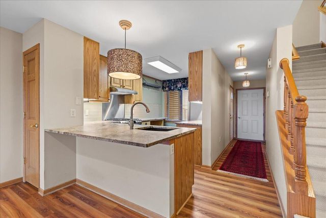 986 Oconomowoc PARKWAY, Oconomowoc, WI 53066