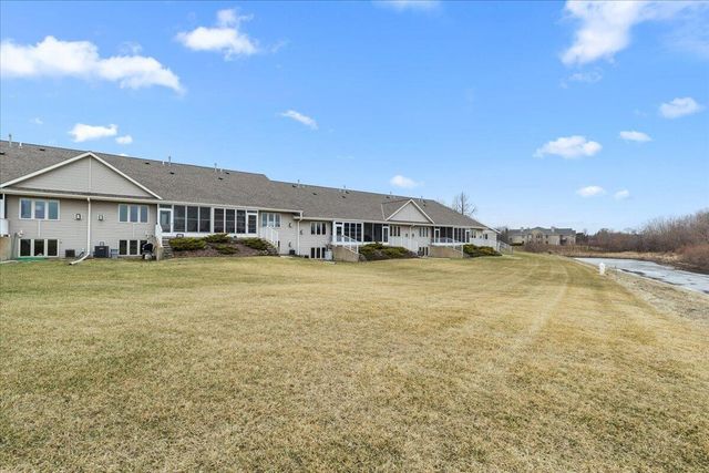 986 Oconomowoc PARKWAY, Oconomowoc, WI 53066