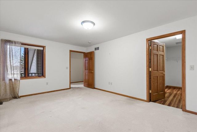 986 Oconomowoc PARKWAY, Oconomowoc, WI 53066