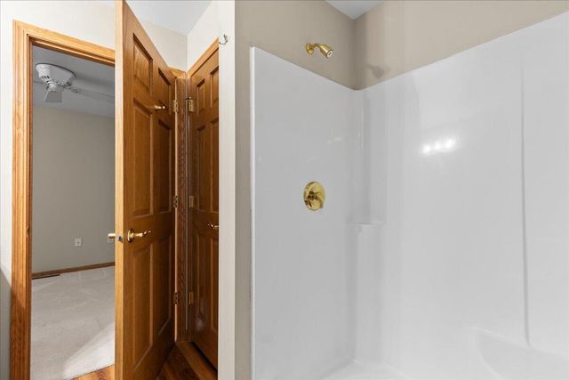 986 Oconomowoc PARKWAY, Oconomowoc, WI 53066