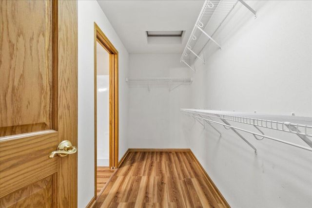 986 Oconomowoc PARKWAY, Oconomowoc, WI 53066