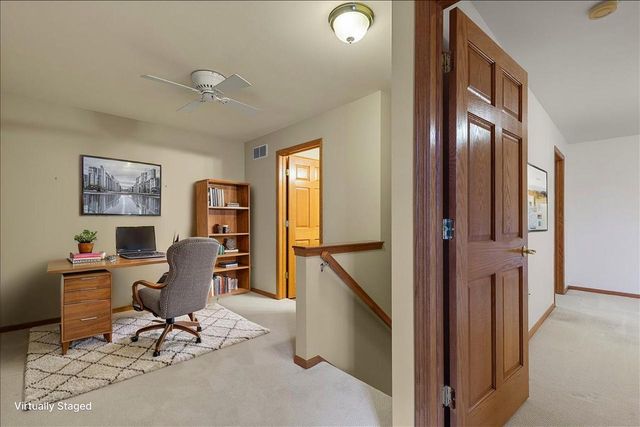 986 Oconomowoc PARKWAY, Oconomowoc, WI 53066