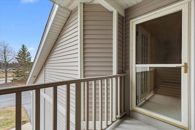 986 Oconomowoc PARKWAY, Oconomowoc, WI 53066