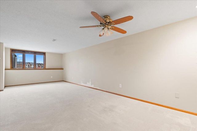 986 Oconomowoc PARKWAY, Oconomowoc, WI 53066