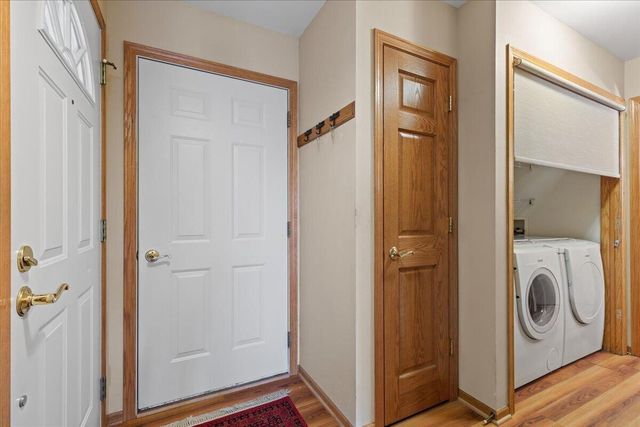 986 Oconomowoc PARKWAY, Oconomowoc, WI 53066