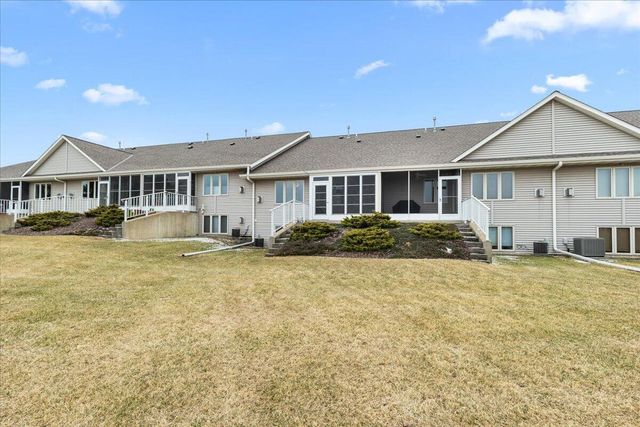 986 Oconomowoc PARKWAY, Oconomowoc, WI 53066