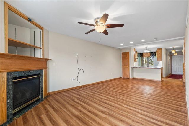 986 Oconomowoc PARKWAY, Oconomowoc, WI 53066