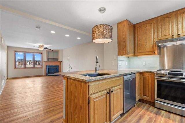 986 Oconomowoc PARKWAY, Oconomowoc, WI 53066