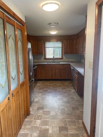 86 Pond, Holbrook, MA 02343