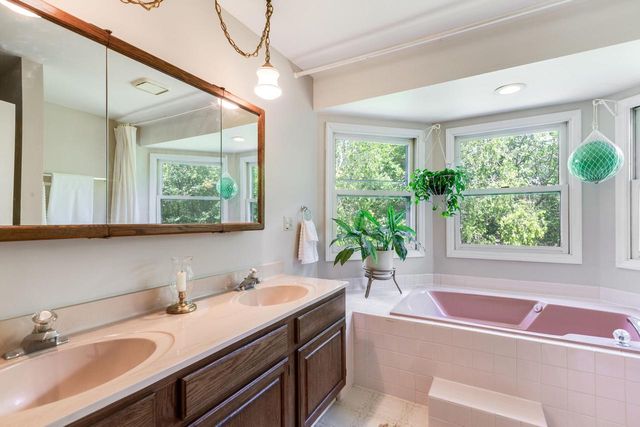 948 Cedar DRIVE, Burlington, WI 53105