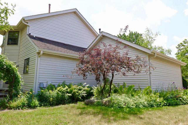 948 Cedar DRIVE, Burlington, WI 53105