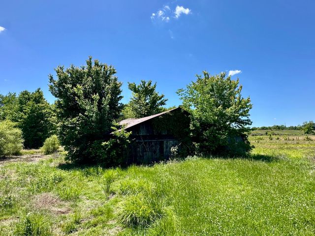 1364 Kentucky Hwy 2750, Crab Orchard, KY 40419