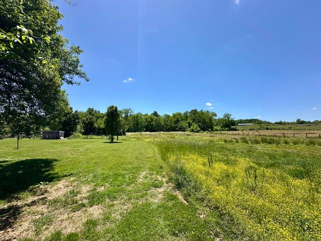 1364 Kentucky Hwy 2750, Crab Orchard, KY 40419