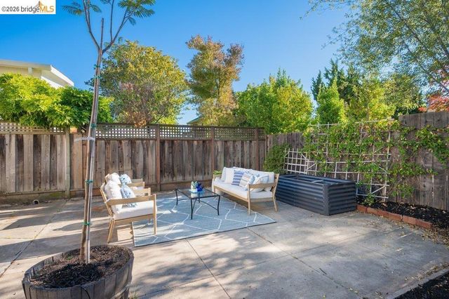 4355 Everett Ave, Oakland, CA 94602