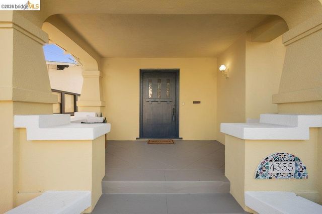 4355 Everett Ave, Oakland, CA 94602