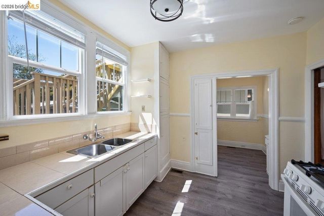 4355 Everett Ave, Oakland, CA 94602