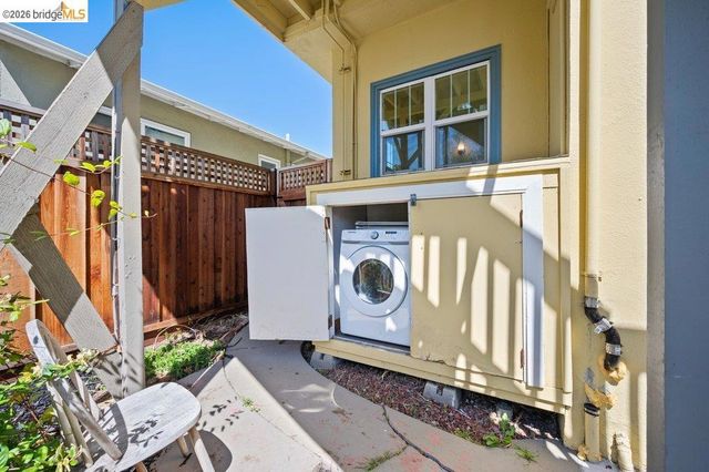 4355 Everett Ave, Oakland, CA 94602