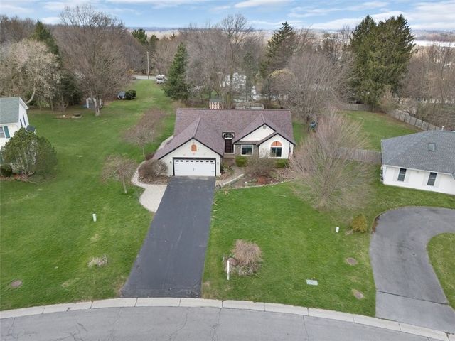 16 Alton Way, Henrietta, NY 14586