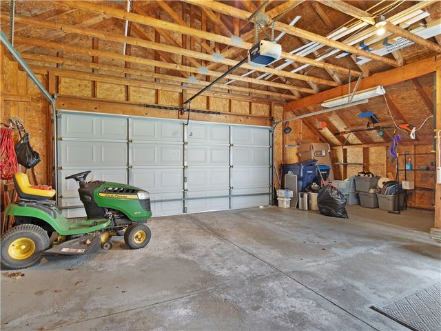 16 Alton Way, Henrietta, NY 14586