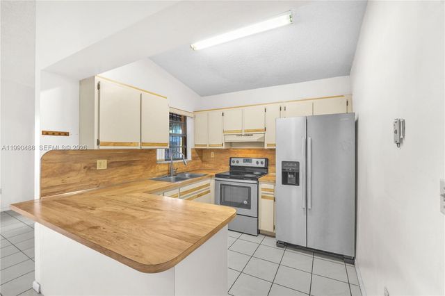 6671 SW 137th Ct 7-A, Miami, FL 33183