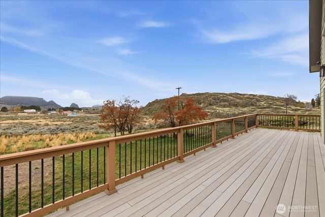 56082 Hwy 155 N, Electric City, WA 99123