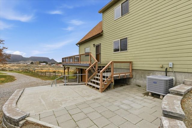 56082 Hwy 155 N, Electric City, WA 99123