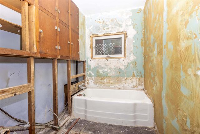 19760 11 Mile Road, Battle Creek, MI 49014