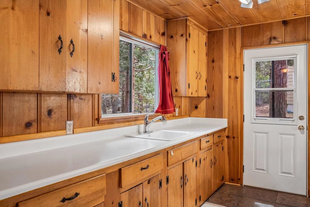 Image 10 of property listing at 54506 Marian View Drive, Idyllwild, CA 92549