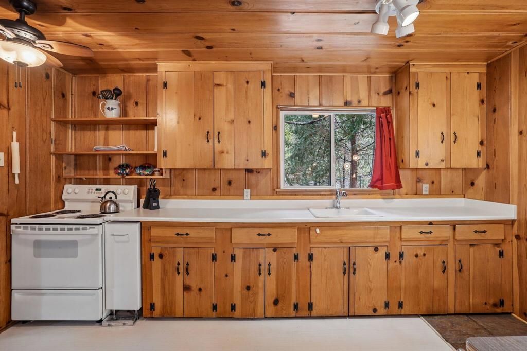 Image 8 of property listing at 54506 Marian View Drive, Idyllwild, CA 92549