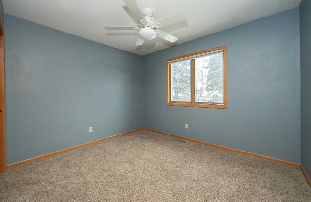 427 8th Ave SW Unit 10, Waverly, IA 50677